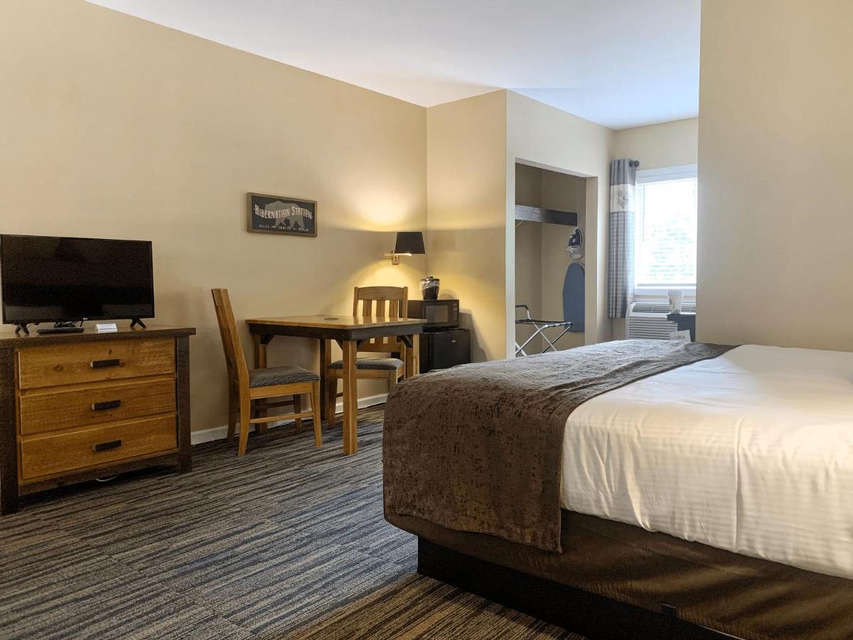 The Stone Gate Resort Lake George Buitenkant foto