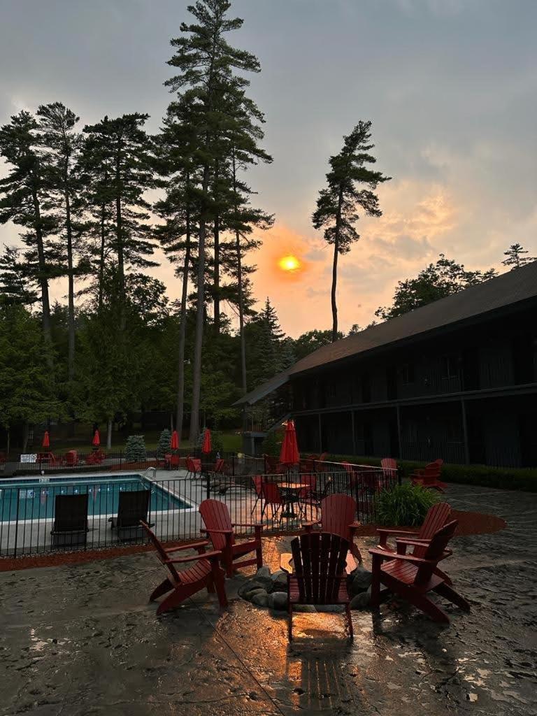 The Stone Gate Resort Lake George Buitenkant foto