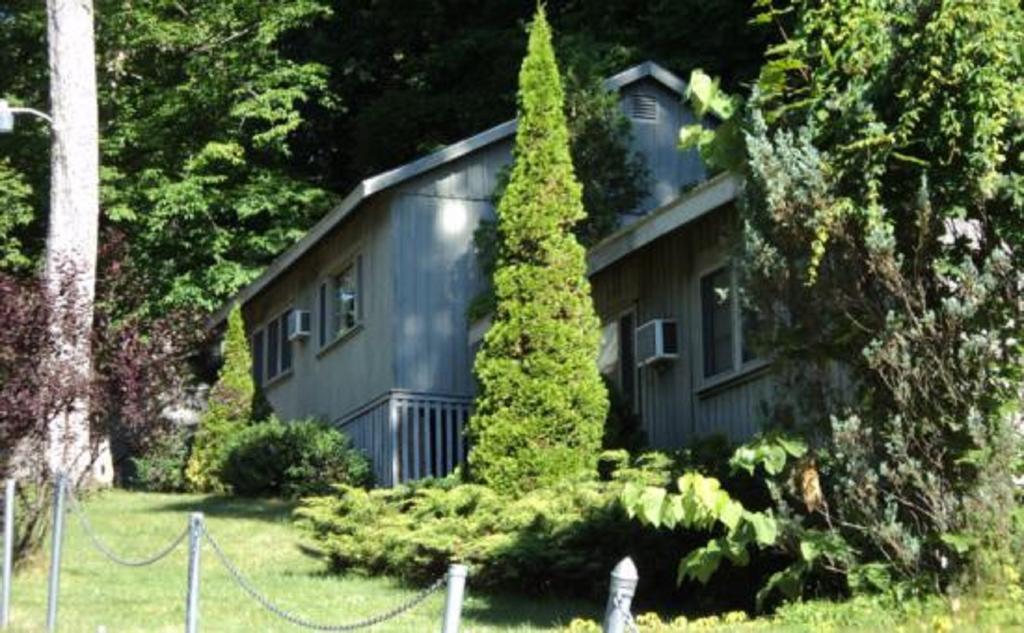 The Stone Gate Resort Lake George Buitenkant foto