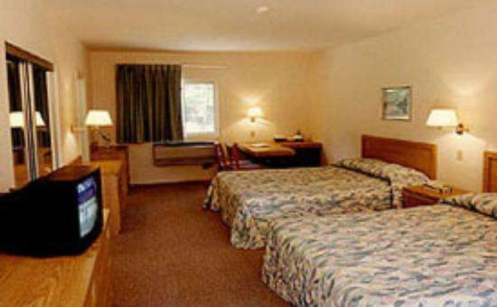 The Stone Gate Resort Lake George Buitenkant foto