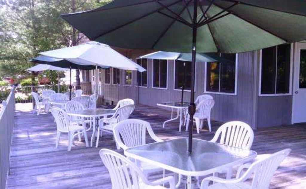 The Stone Gate Resort Lake George Buitenkant foto