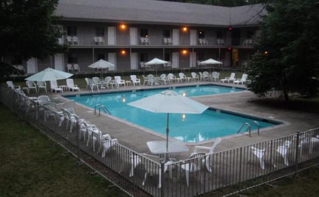The Stone Gate Resort Lake George Buitenkant foto